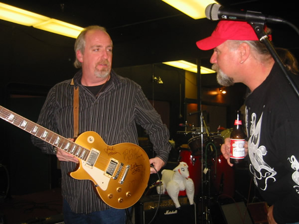 Lefty shows off his autographed geetar to BigDaveOnBass.